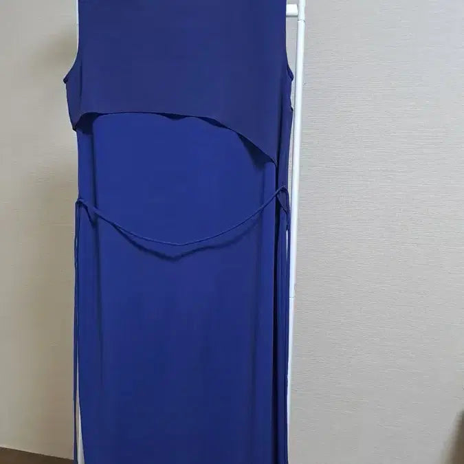 [SOLD OUT] 더 아이잗 컬렉션 네이비 민소매 원피스