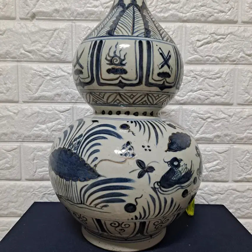 [BUNJANG] Goryeo Dynasty Celadon Porcelain Vase with Lotus and Mandarin Ducks Motif / 청화 연당원앙 잡보문 호로병