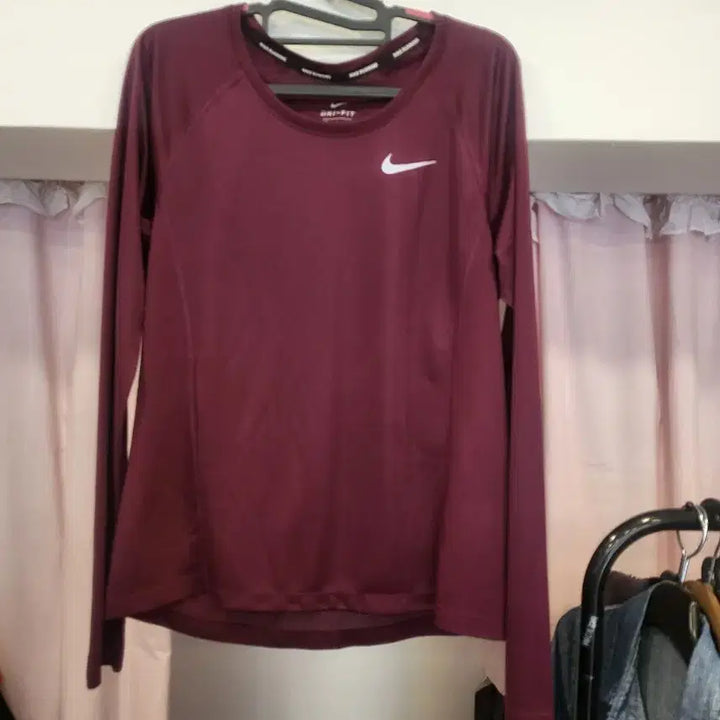 [SOLD OUT] 나이키 드라이핏 긴팔 티셔츠 버건디