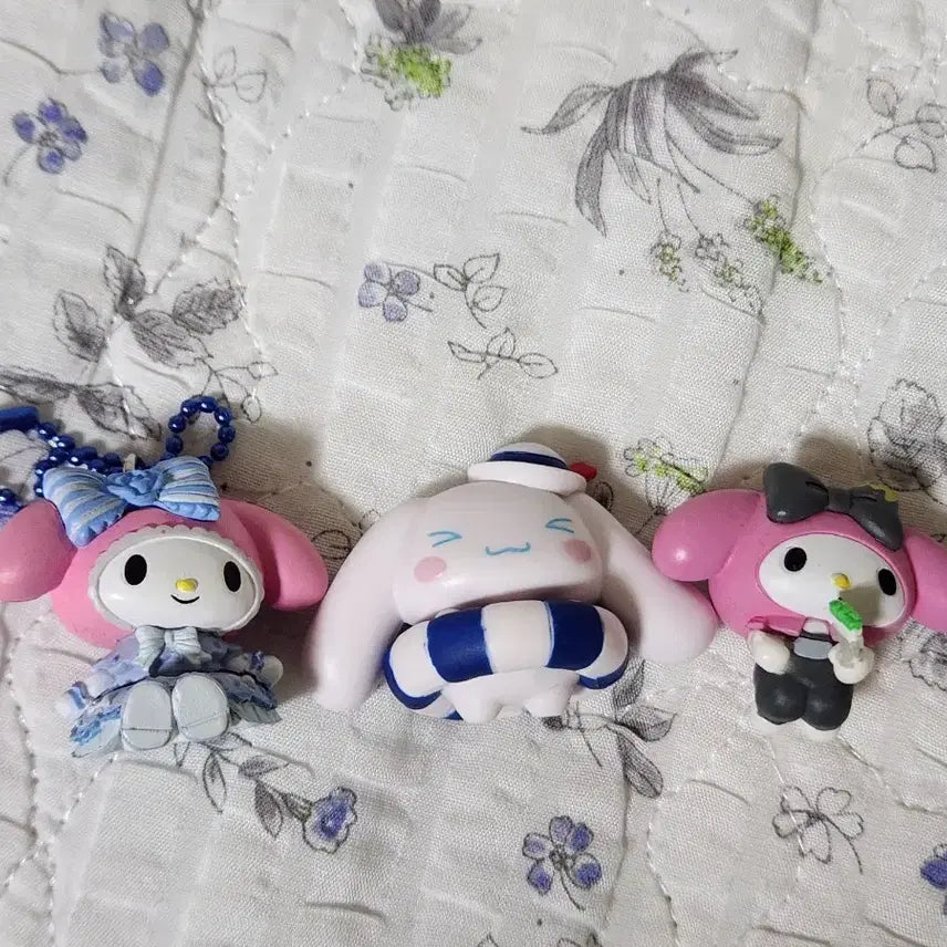 [BUNJANG] Sanrio Characters Set (My Melody, Cinnamoroll) Figurines / 산리오 피규어 팔아요~ (마이멜로디, 시나모롤)