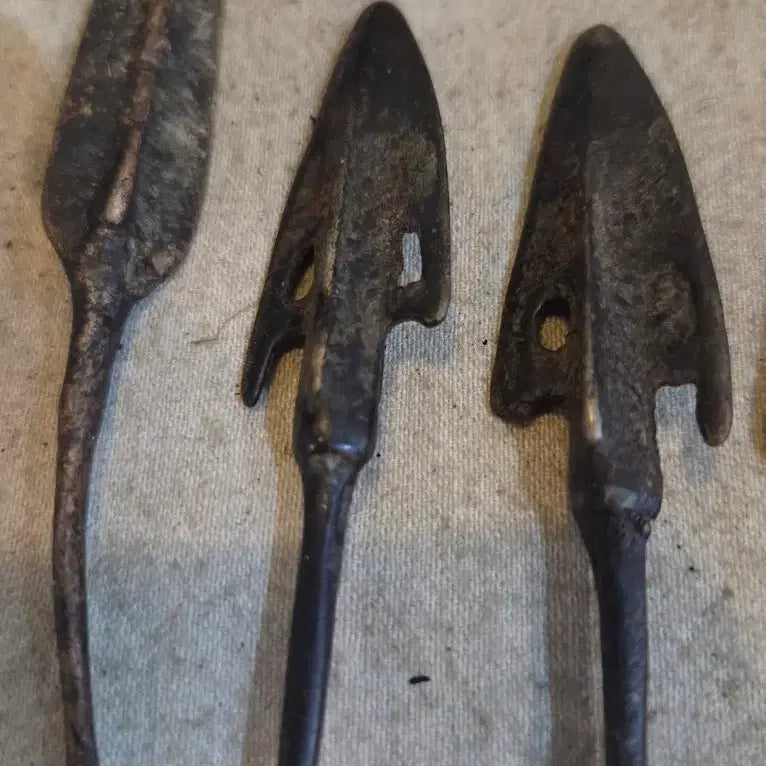 [BUNJANG] Set of 5 Excavated Bronze Arrowheads / 출토 청동 화살촉 5점