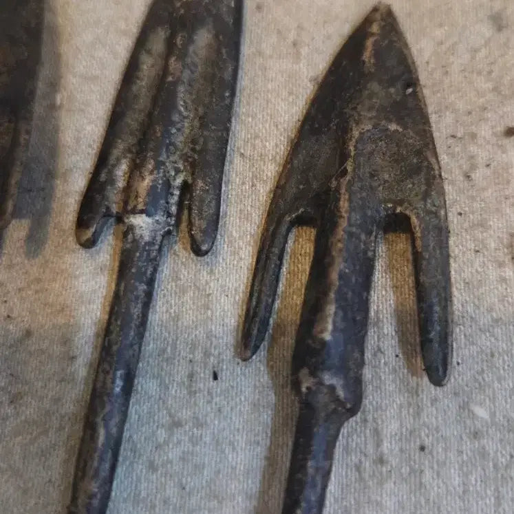[BUNJANG] Set of 5 Excavated Bronze Arrowheads / 출토 청동 화살촉 5점