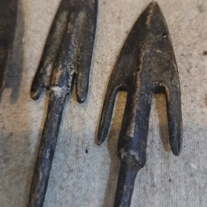 [BUNJANG] Set of 5 Excavated Bronze Arrowheads / 출토 청동 화살촉 5점