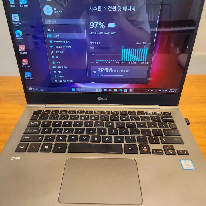 [BUNJANG] LG Gram 13.3-inch Lightweight Laptop (Intel i5, 12GB RAM, 384GB SSD) / 초경량 LG그램 노트북(13.3인치 i5 12램 384SSD)
