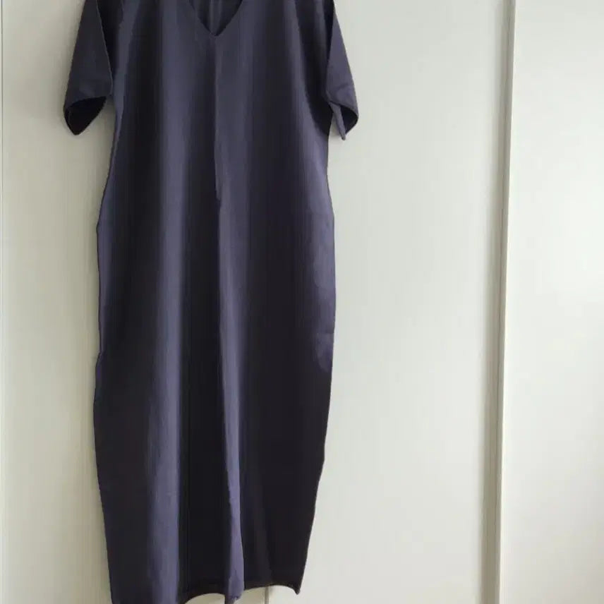 [SOLD OUT] 네이비색 브이넥 니트롱 원피스