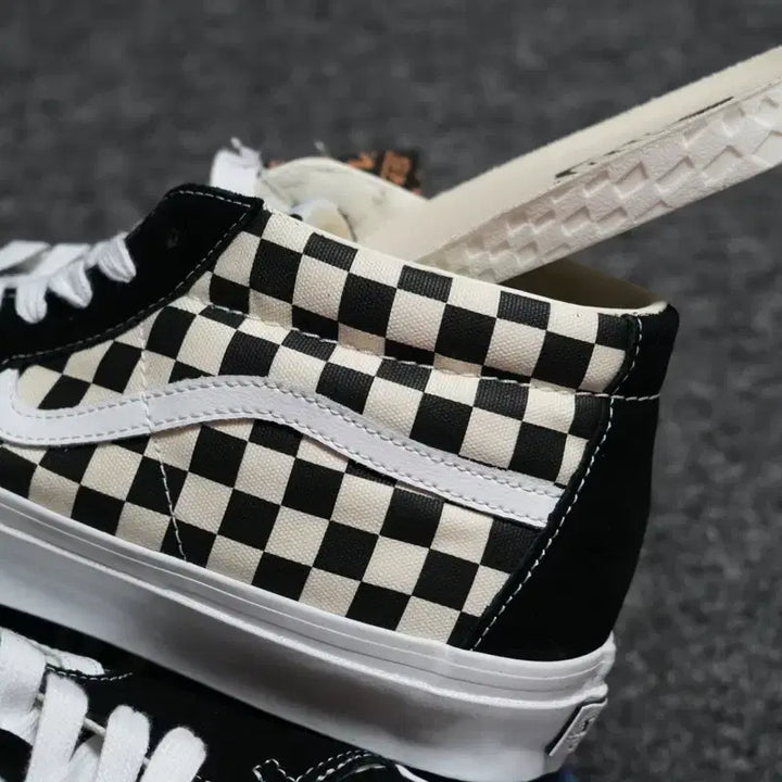 [BUNJANG] Vans SK8-Mid Reissue 83 "Black Checkerboard" Premium Sneakers / (275) 반스 프리미엄 SK8 미드 리이슈 83 블랙 체커보드