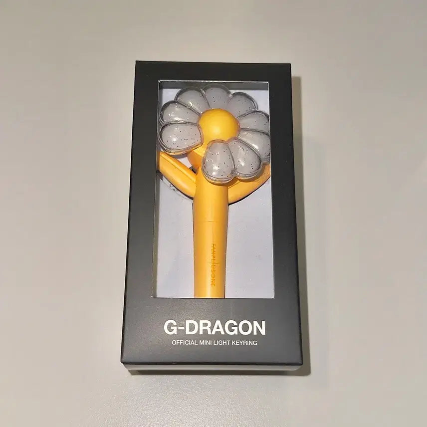 [BUNJANG] G-Dragon (GD) Weavership Mini Light Stick Keyring Yellow / 미개봉)지드래곤 지디 위버멘쉬 미니 라이트 응원봉 키링 옐로우 md