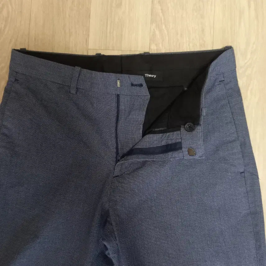 [BUNJANG] Theory Navy Casual Shorts (Size 30) / 띠어리 반바지 [미사용]