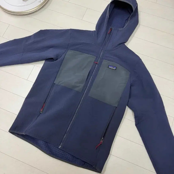 [BUNJANG] Patagonia R2 Hooded Fleece Jacket Size M / 파타고니아 R2  후드 집업 M 사이즈  상태 9.9/10  사진찍고 절