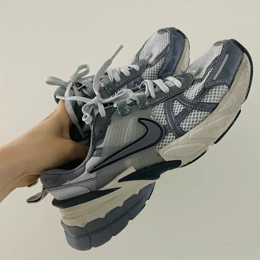 [SOLD OUT] 나이키 v2k런 울프그레이 235 (세탁완료)