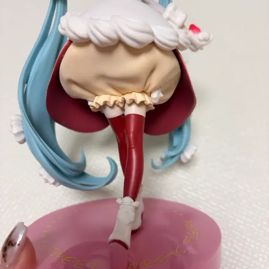[BUNJANG] Hatsune Miku Strawberry Shortcake Figure / 하츠네 미쿠 딸기 쇼트 케이크 피규어