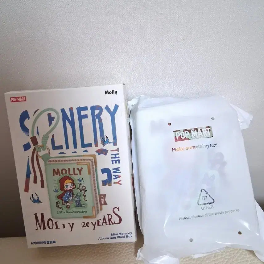 [BUNJANG] Pop Mart Molly 20th Anniversary Album Bag Card Wallet / 정품 팝마트 몰리 20주년 앨범백 카드지갑