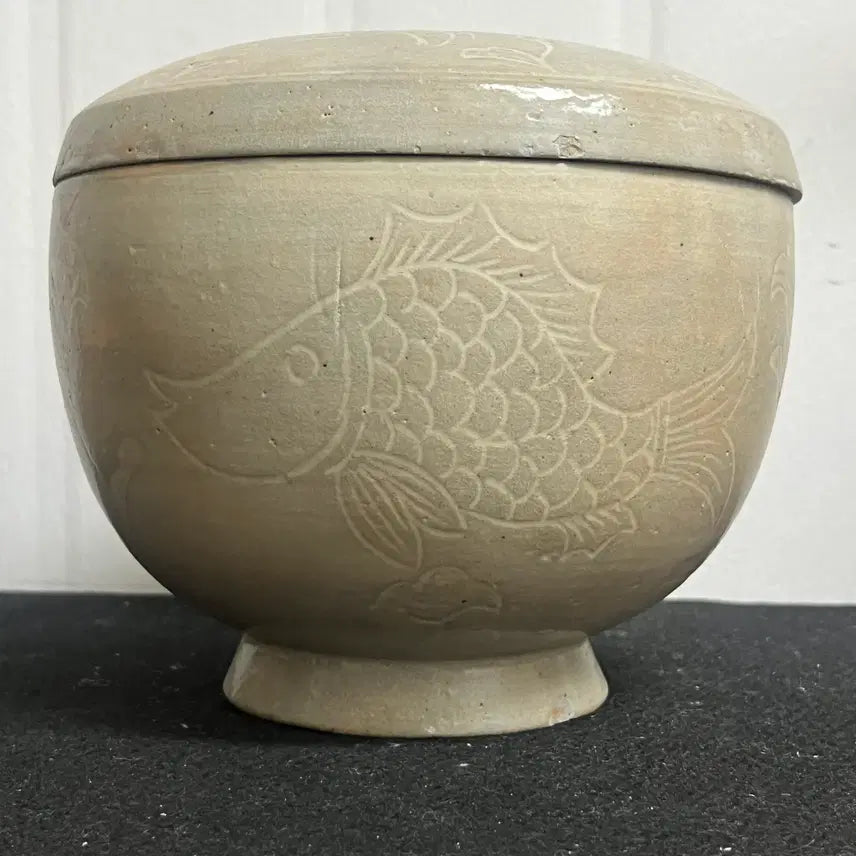[BUNJANG] Buncheong Ware Incised Fish Motif Jar / 분청사기 음각 어문합