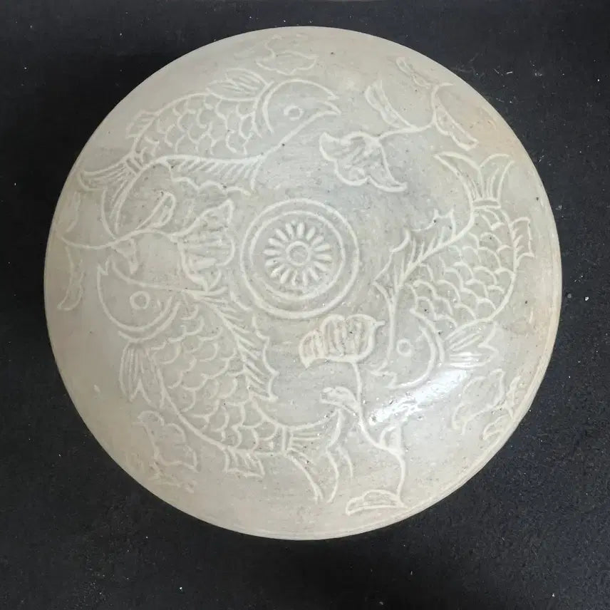 [BUNJANG] Buncheong Ware Incised Fish Motif Jar / 분청사기 음각 어문합