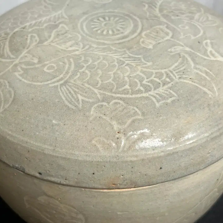 [BUNJANG] Buncheong Ware Incised Fish Motif Jar / 분청사기 음각 어문합