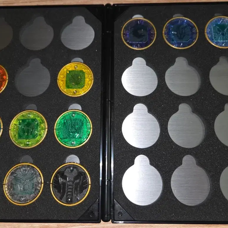 [BUNJANG] Kamen Rider OOO CSM O-Medal Holder &amp; DX O-Medals Bundle / (급처)가면라이더 오즈 csm 오메달 홀더,오메달 일괄판매합니다