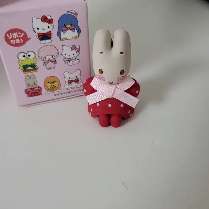 [BUNJANG] Sanrio Secret Marron Cream Badge / 마론크림 뱃지 산리오시크릿