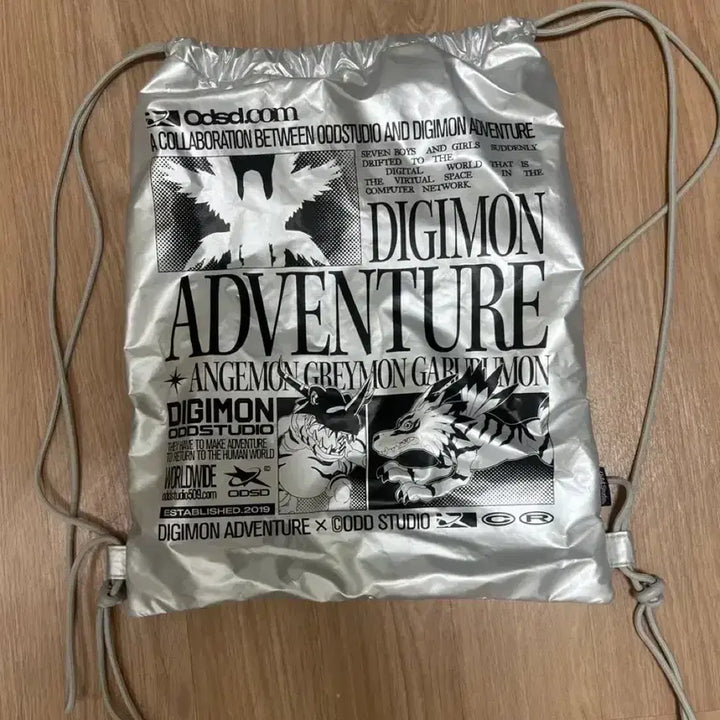 [BUNJANG] ODD STUDIO x Digimon Adventure Collaboration Bag Silver / 오드스튜디오 X 디지몬 어드벤처 가방 실버