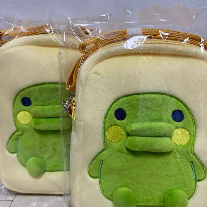 [BUNJANG] Tamagotchi Guchipachi Crossbody Bag / 다마고치 구치파치 크로스백 팔아요