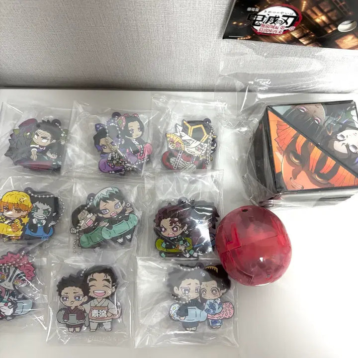 [BUNJANG] Demon Slayer: Mugen Train Arc Rubber Mascot Giyu Figure / 귀멸의 칼날 귀칼 무한성편 러버 마스코트 기유 피규어 가챠 큐브