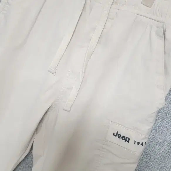 [BUNJANG] JEEP Beige Banding Cargo Pants / [26~27]지프(JEEP) 베이지 밴딩 여성 카고 바지(거의 새옷)