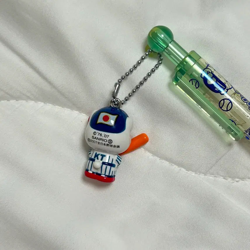 [BUNJANG] Vintage Hello Kitty Baseball Strap Ballpoint Pen / 고전 야구 키티 스트랩 볼펜