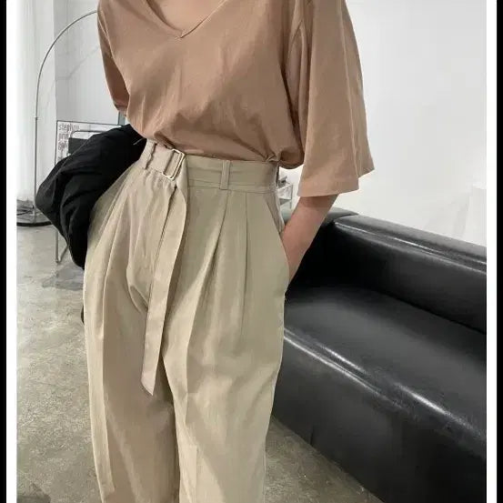 [BUNJANG] Beige V-Neck Short Sleeve T-Shirt / 베이지색 브이넥 반팔 티셔츠