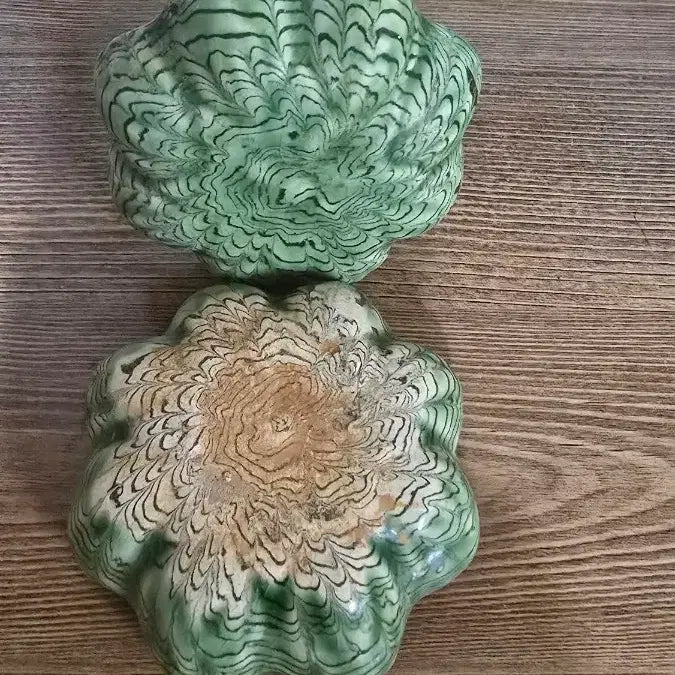 [BUNJANG] Celadon Celadon Vase with Interlocking Cloud Pattern / 청자 교태(연리문)과릉형 향합