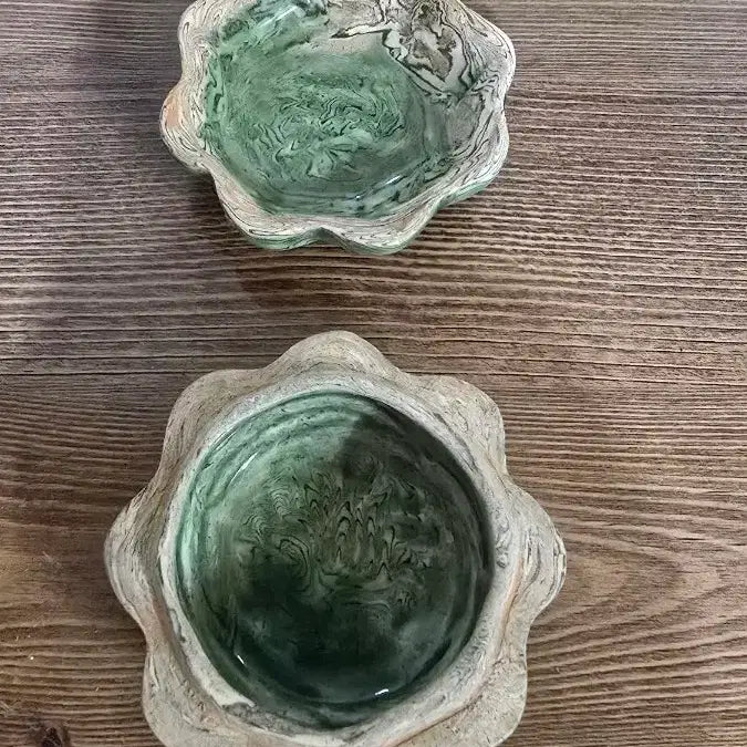 [BUNJANG] Celadon Celadon Vase with Interlocking Cloud Pattern / 청자 교태(연리문)과릉형 향합
