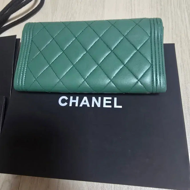[BUNJANG] Chanel Boy Chanel Long Wallet Green / 샤넬 보이 샤넬 지갑 그린 장지갑   박스와 쇼핑백