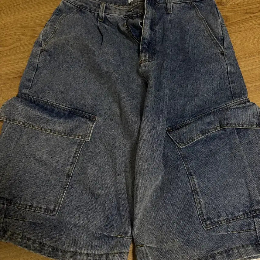 [BUNJANG] Urban Dress Side Big Denim Shorts / 어반드레스 사이드 빅 데님 숏츠