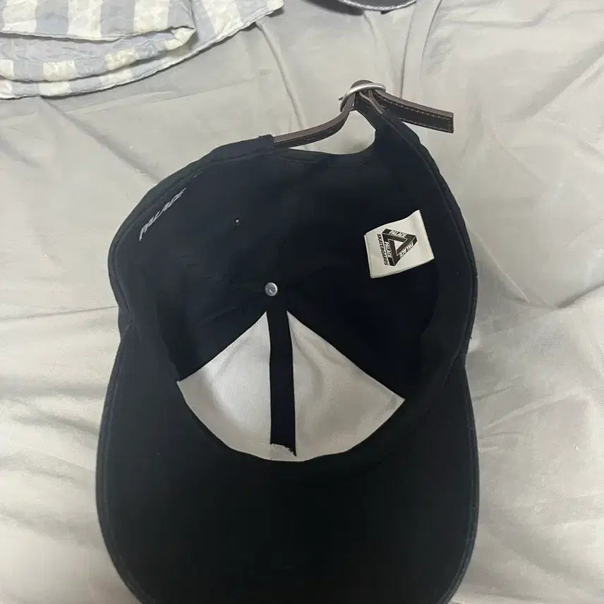 [SOLD OUT] Palace 팔라스 6패널 볼캡 모자 (레더스트랩)