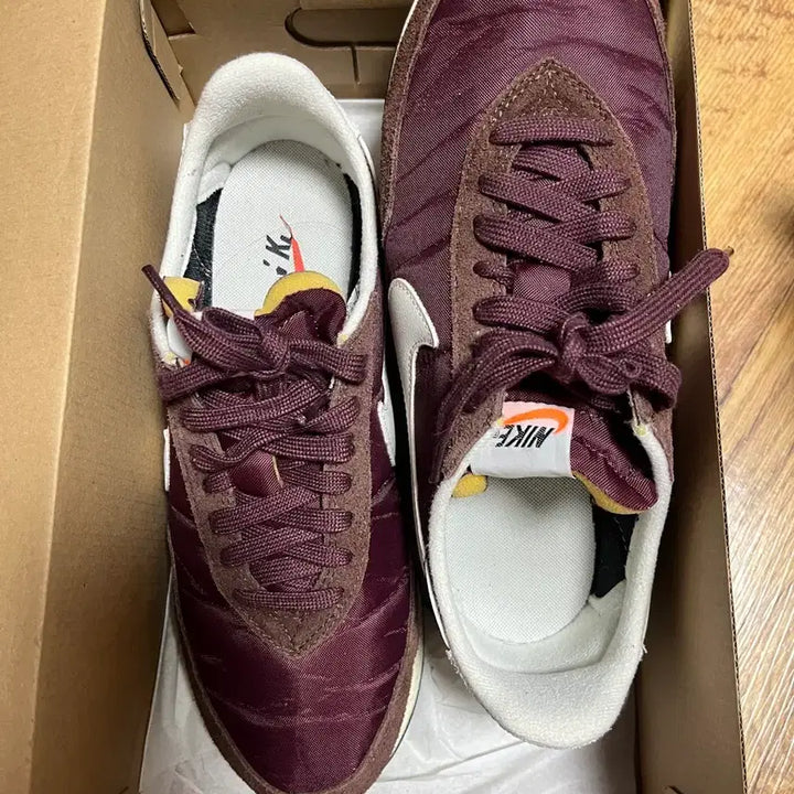 [BUNJANG] Nike Waffle Trainer 2 SE Burgundy Crush / 나이키 와플 트레이너 2 SE 버건디 크러쉬 270