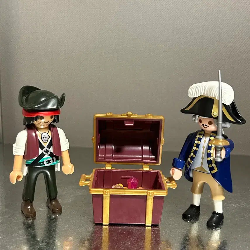 [BUNJANG] Playmobil Captain and Pirate Figures Bundle with Treasure Chest / 플레이모빌 선장과 해적 피규어 보물상자 포함 일괄