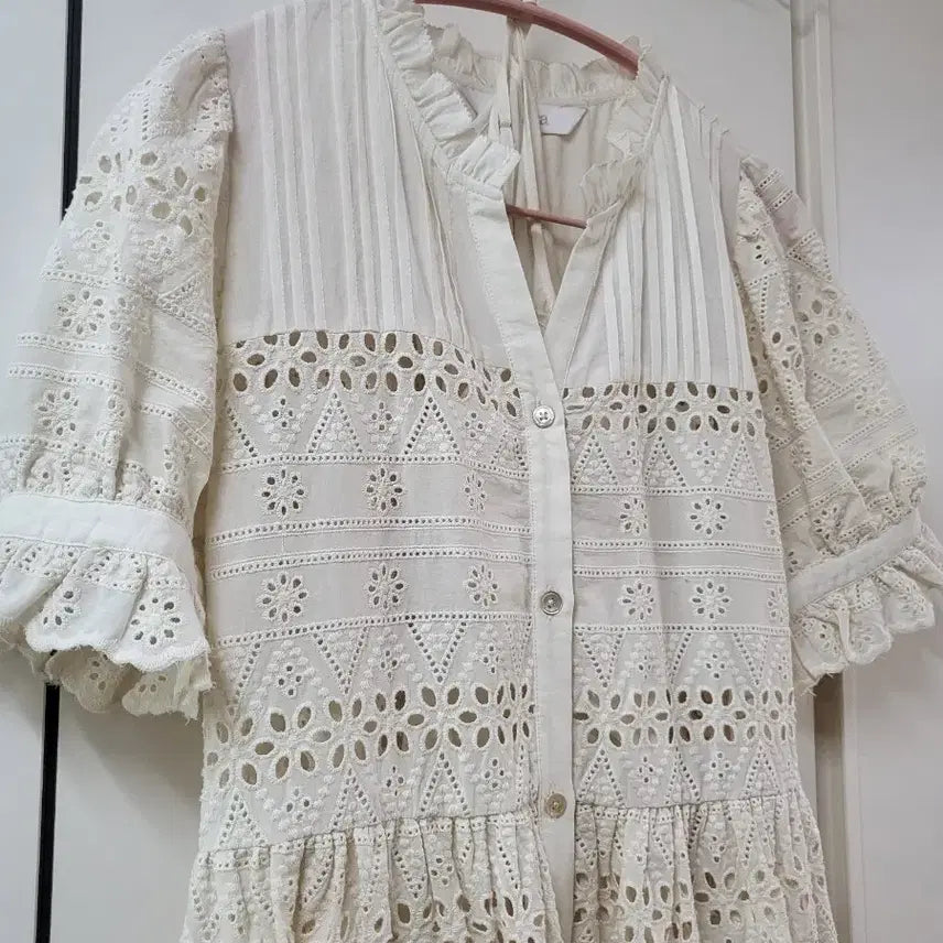 [SOLD OUT] 펀칭 원피스 아이보리