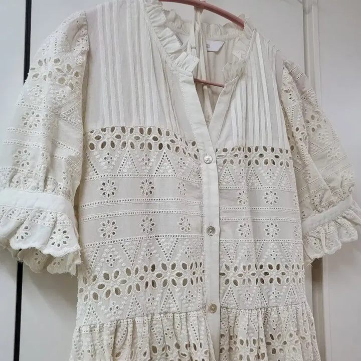 [SOLD OUT] 펀칭 원피스 아이보리