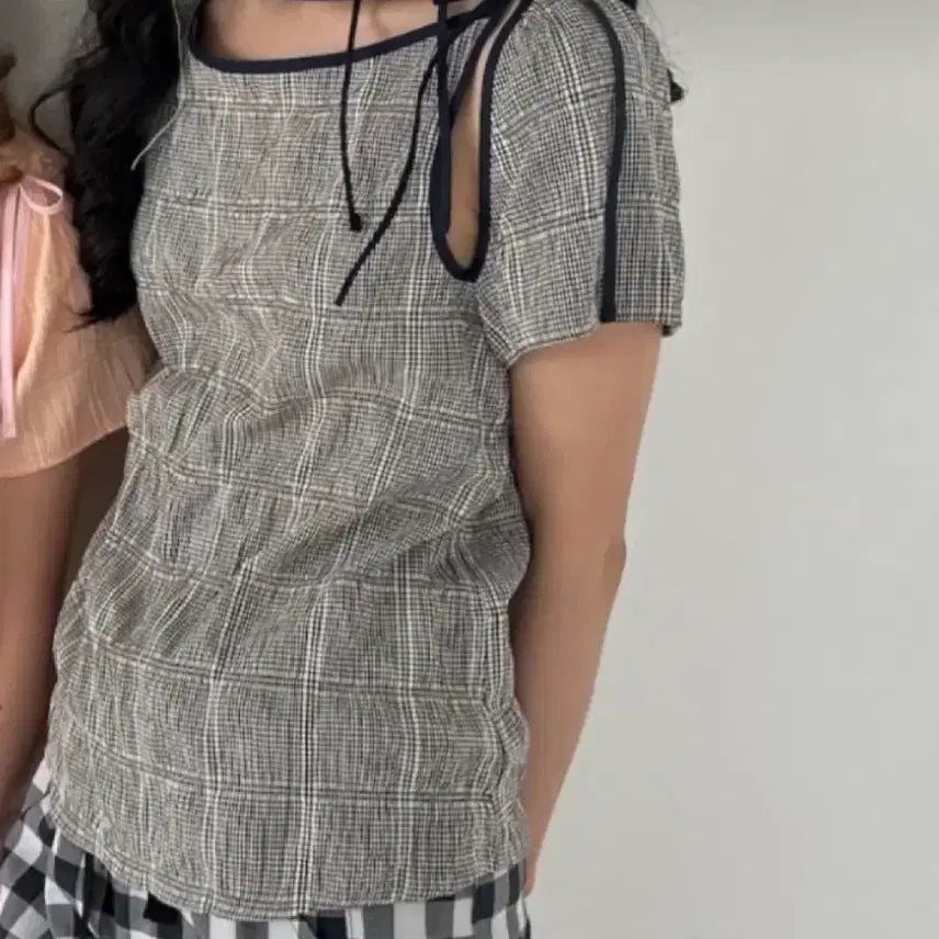 [BUNJANG] ShopFaerie Cut-Out Blouse / fa.er.ie 샵페어리 컷아웃 블라우스