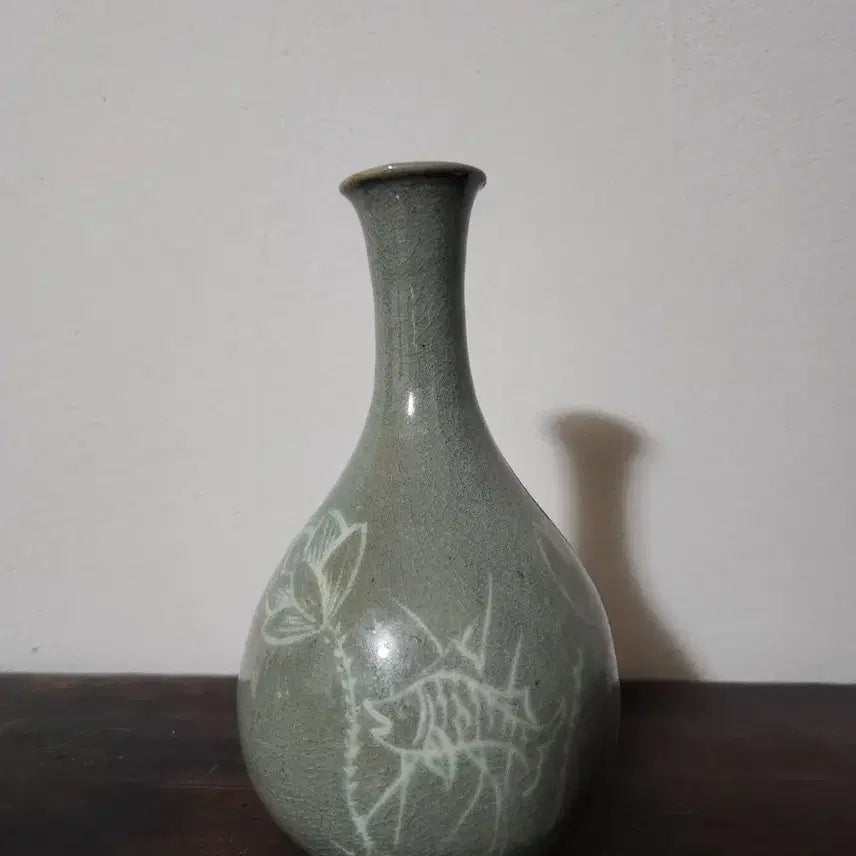 [BUNJANG] Rare Irregular Celadon Vase with White Inlay Floral and Grass Motifs / [희소성 높은 비정형] 고려청자의 멋을 담은 백상감 연화수초어문 주병