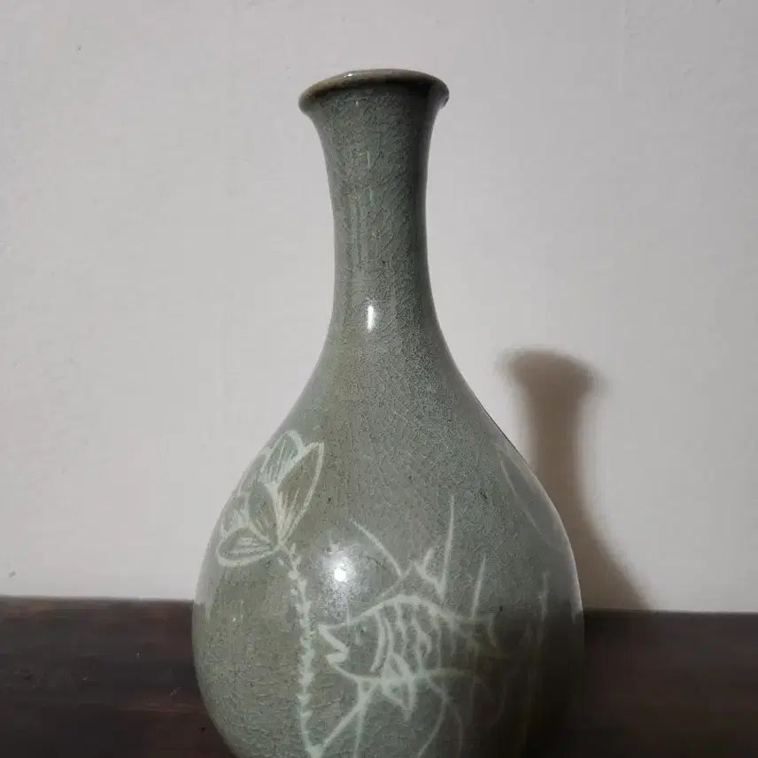 [BUNJANG] Rare Irregular Celadon Vase with White Inlay Floral and Grass Motifs / [희소성 높은 비정형] 고려청자의 멋을 담은 백상감 연화수초어문 주병