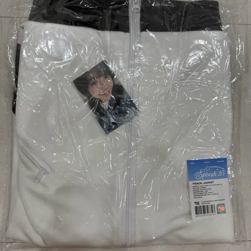[BUNJANG] Jo Yuri 2025 Episode Track Jacket (Sealed) / 조유리 md 트랙자켓 미개봉 판매