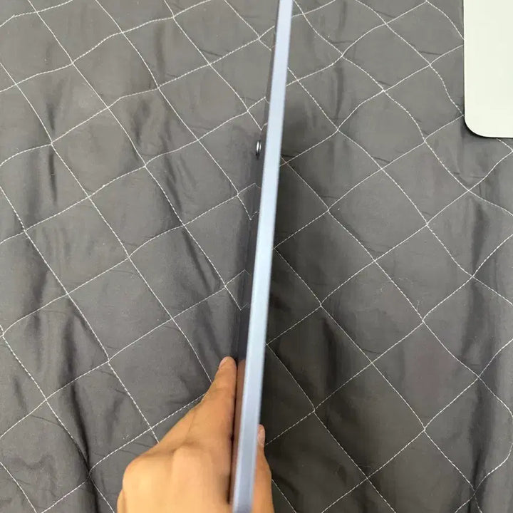 [BUNJANG] Apple iPad Air 5th Gen Wi-Fi 64GB with Case / 아이패드 에어 5세대 와아파이 64GB + 케이스