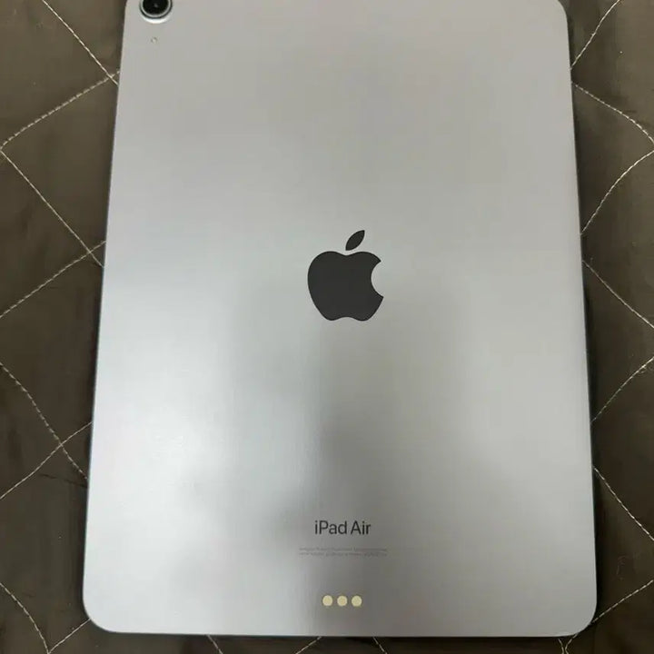 [BUNJANG] Apple iPad Air 5th Gen Wi-Fi 64GB with Case / 아이패드 에어 5세대 와아파이 64GB + 케이스