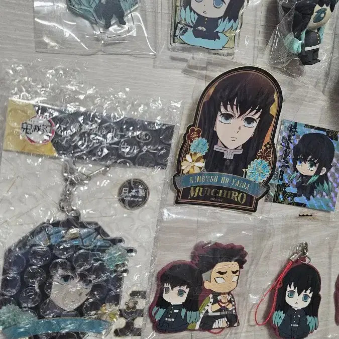 [BUNJANG] Demon Slayer Muichiro Acrylic Stand &amp; Keychain Bundle / 귀멸의칼날 무이치로 굿즈 일괄 (아크릴,키링,스티커 등등)