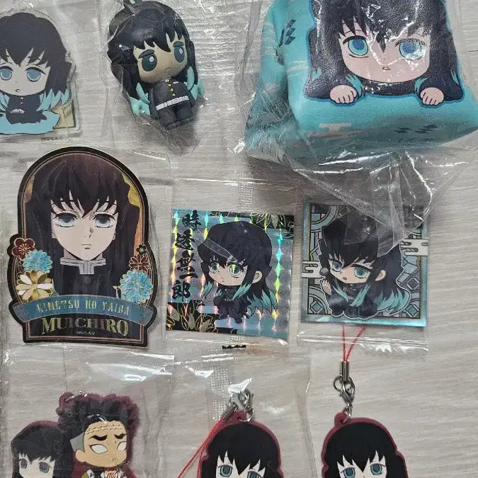 [BUNJANG] Demon Slayer Muichiro Acrylic Stand &amp; Keychain Bundle / 귀멸의칼날 무이치로 굿즈 일괄 (아크릴,키링,스티커 등등)