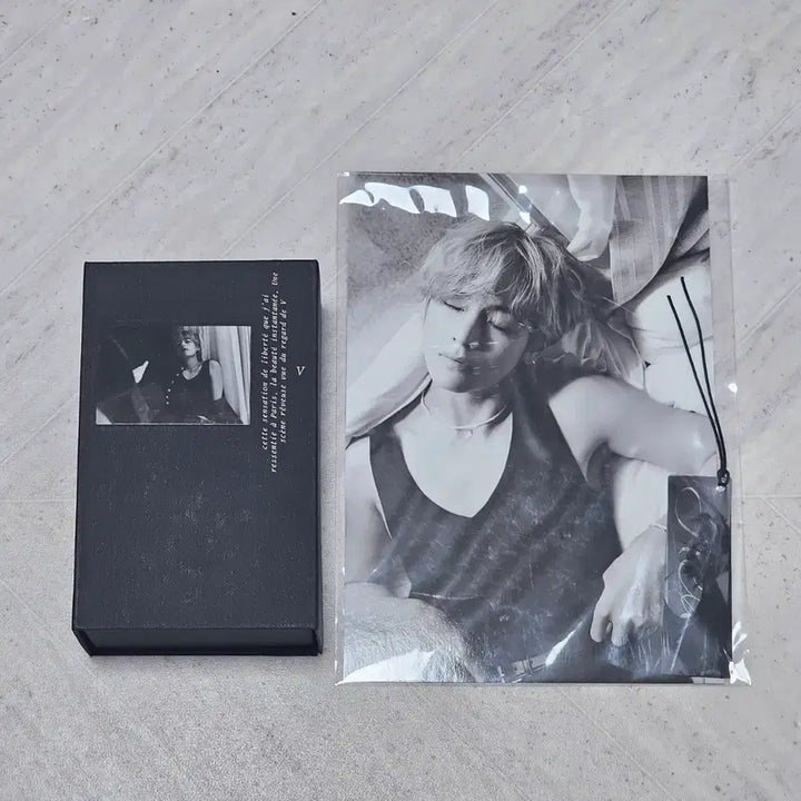 [BUNJANG] BTS V Reve Photobook Magazine Bundle Set Weverse POB / BTS 방탄 뷔 V Reve 포토북 매거진 양도 태형 위버스 특전