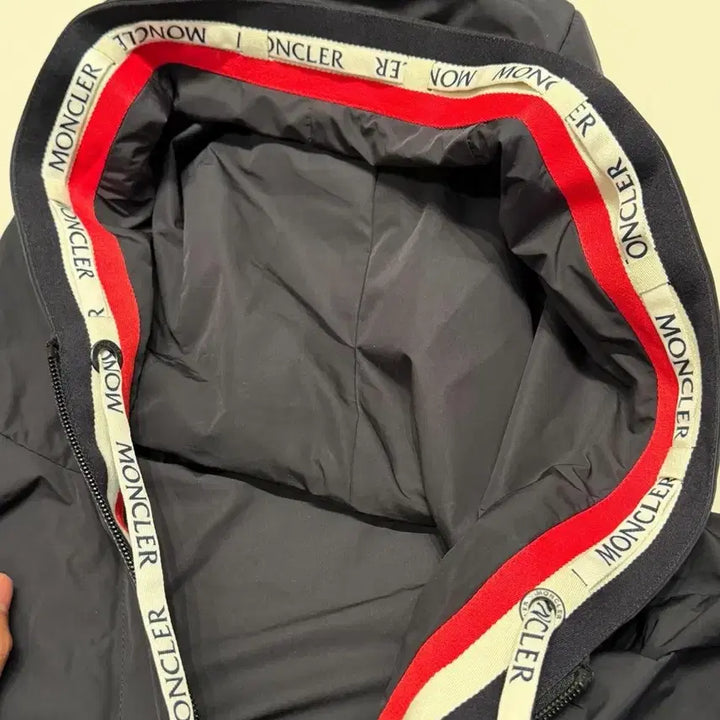 [BUNJANG] Moncler Carlus Hooded Windbreaker Jacket Black - 25SS / [정품/3] 몽클레르 카를레스 바람막이