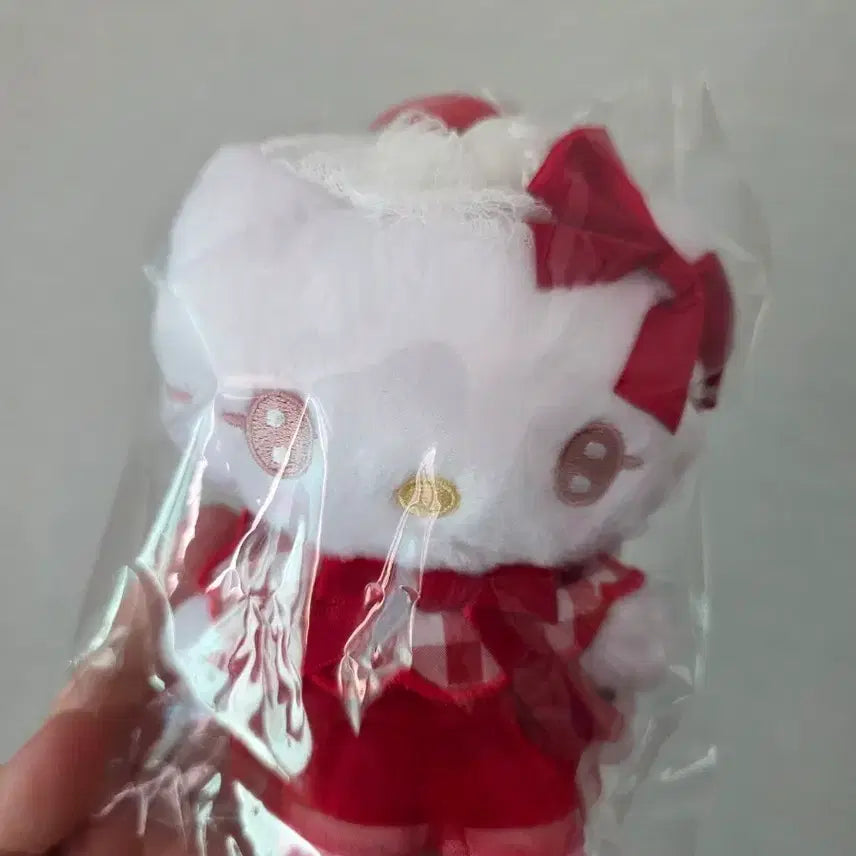 [BUNJANG] Sanrio Cherry Whipped Cream Kitty Mascot / 산리오 휘핑크림 체리 키티 마스코트