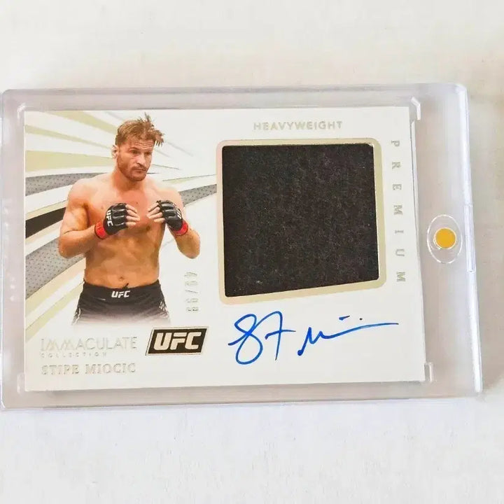 [BUNJANG] Stipe Miocic Signed UFC Championship Fight-Worn Material Card / UFC 스티페 미오치치 친필 싸인카드(오토)