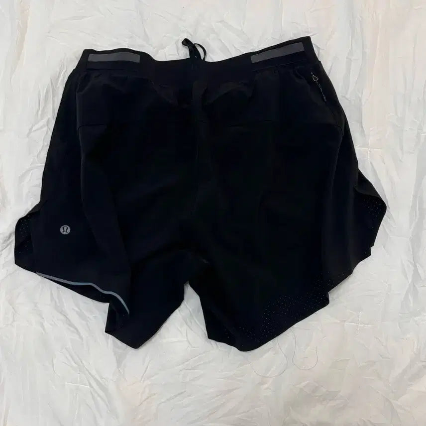 [SOLD OUT] 룰루레몬 페스트 앤 프리 라인드 6인치 블랙 쇼츠 M