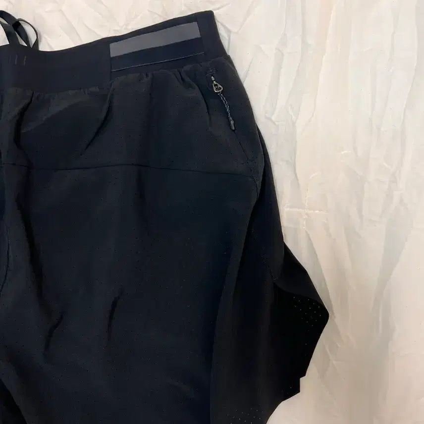 [SOLD OUT] 룰루레몬 페스트 앤 프리 라인드 6인치 블랙 쇼츠 M